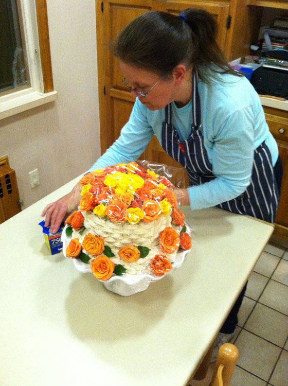 tiered-cake-with-roses-wrap